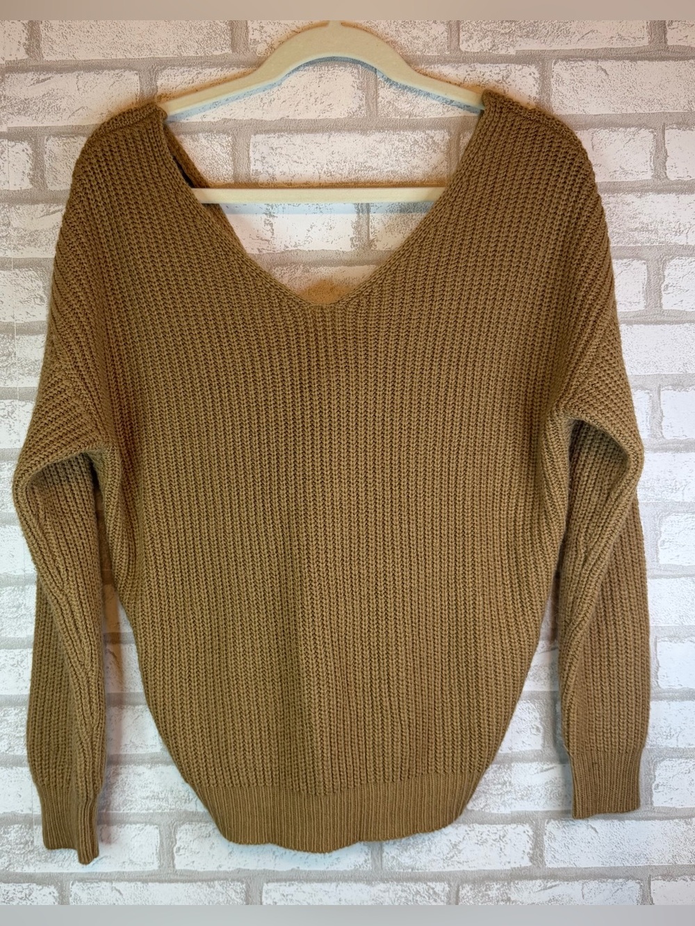 Love Tree Twist Front Knit Sweater Camel V-Neck Long Sleeve Oversized Medium